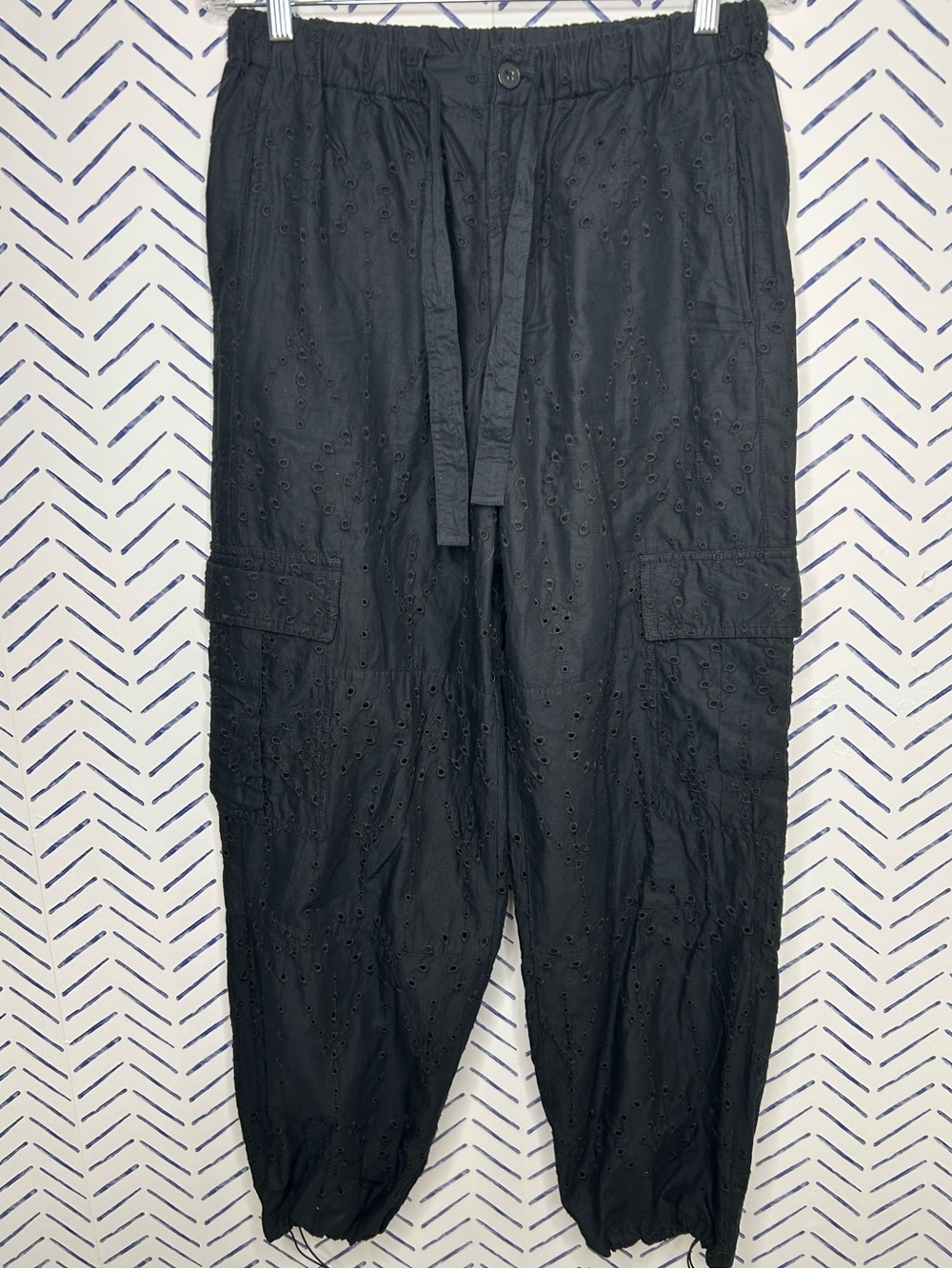 Gap Black Eyelet Cargo Parachute Pants Cargo pockets small